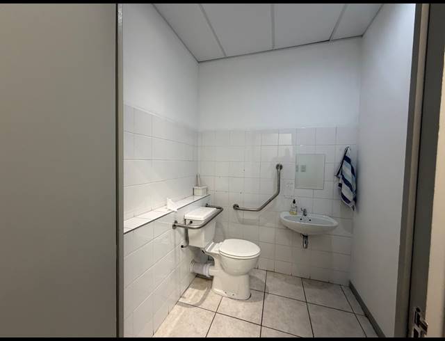 548M² OFFICE TO LET IN SOMERSET WEST MALL TRIANGLE